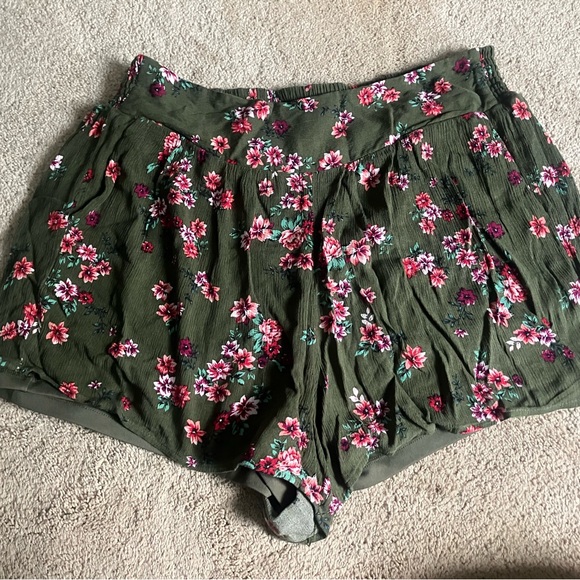 Torrid Olive Green Floral Flowy Shorts - Picture 1 of 2